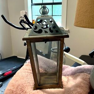 Medium size lantern.